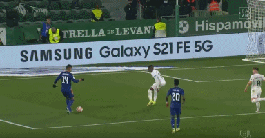 2025上海明日之星冠军杯足球赛圆满落幕，颁奖仪式进行