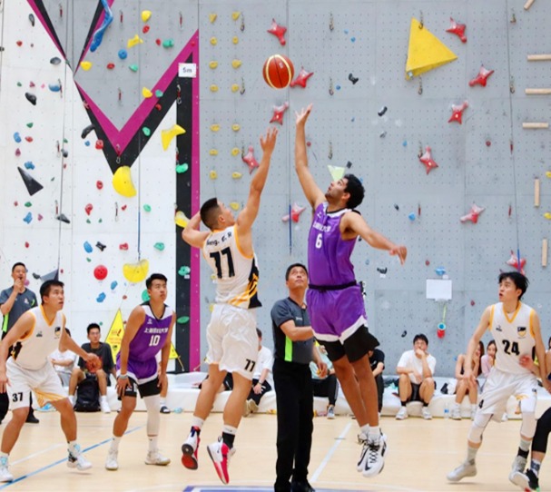 AC米兰官方晒球队03年欧冠决赛阵容，你知道前腰是谁吗？